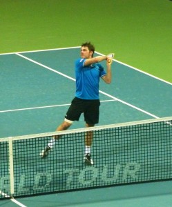 Wawrinka playing cricket after a 2011 Chennai semifinal win over Tomas Berdych