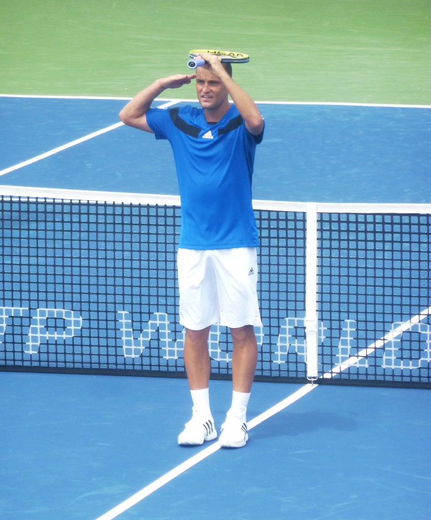 Youzhny wins